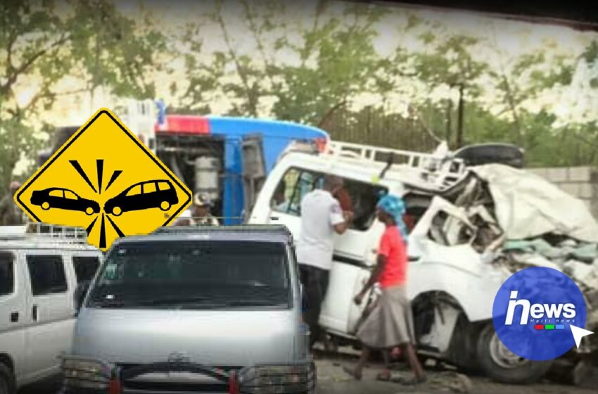  Une collision entre deux bus fait au moins 21 morts à Carriès